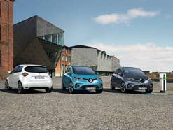 Drei Renault Zoe stehen nebeneinander.