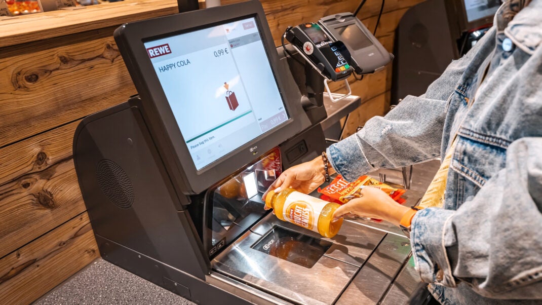Supermarkt-Kassen: Dieser Fehler kostet Kartenzahler ordentlich Geld