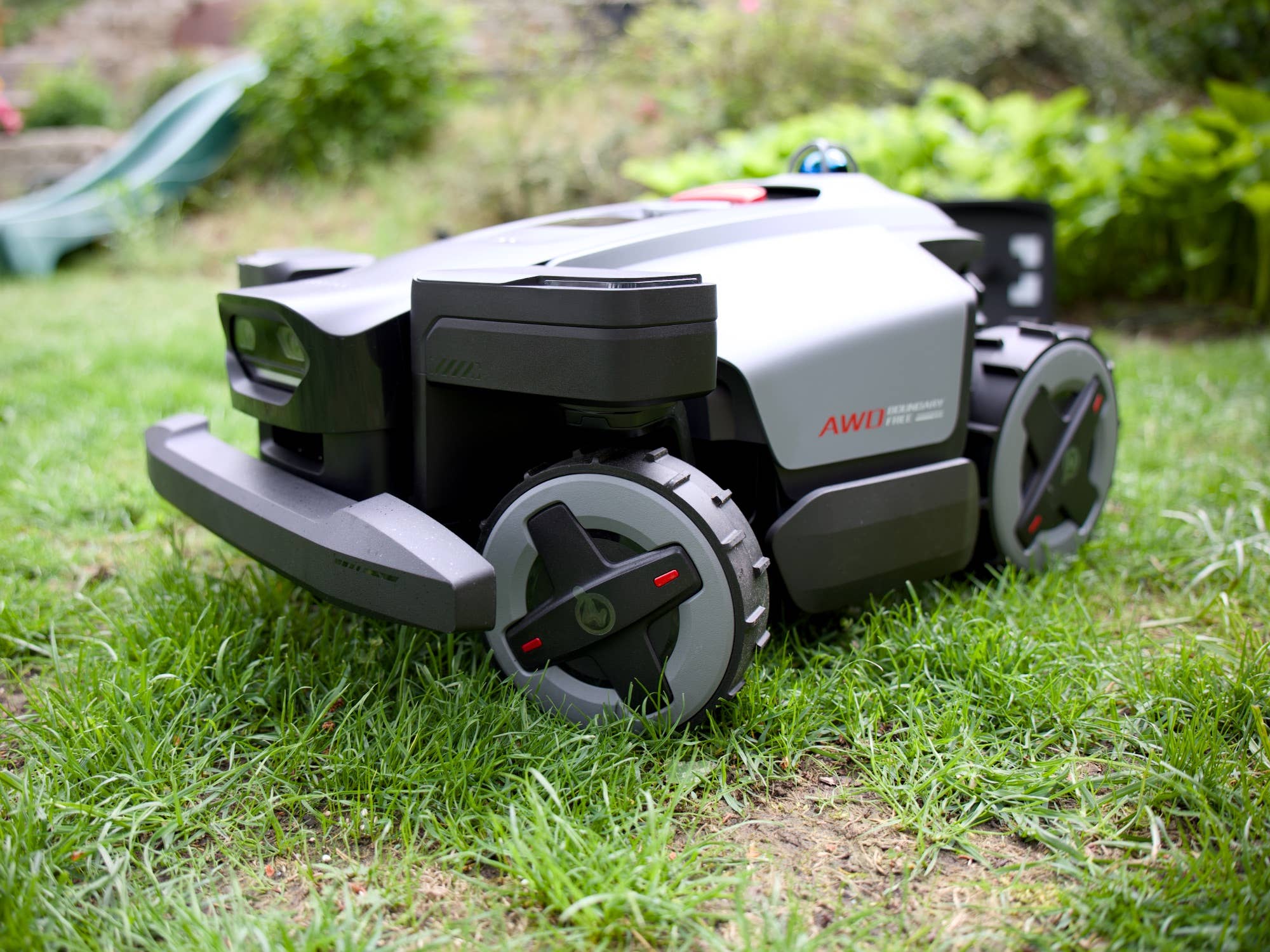 Vorderräder des Roborock RockMow Z120 Lidar