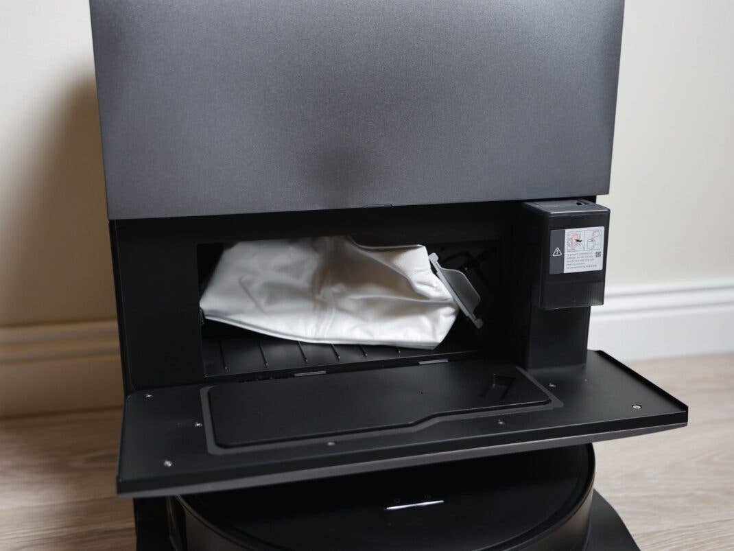 Staubbeutel und Putzmitteltank des Roborock Saros 20 Sonic