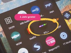 Apps zu verschiedenen Medien auf einem Smartphone-Bildschirm. Die App von RTL+ ist gelb umkreist, eine Aufschrift weist auf 