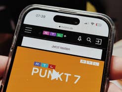 RTL hebt die Preise an: Premium-Abo 40 Prozent teurer RTL+ auf einem Smartphone.