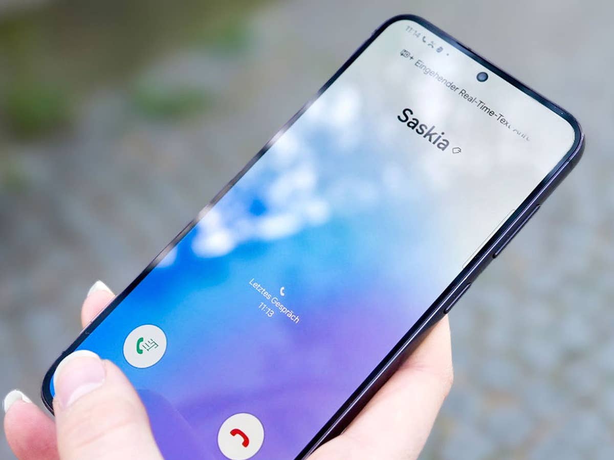 Ein Handy mit dem RTT-Dienst