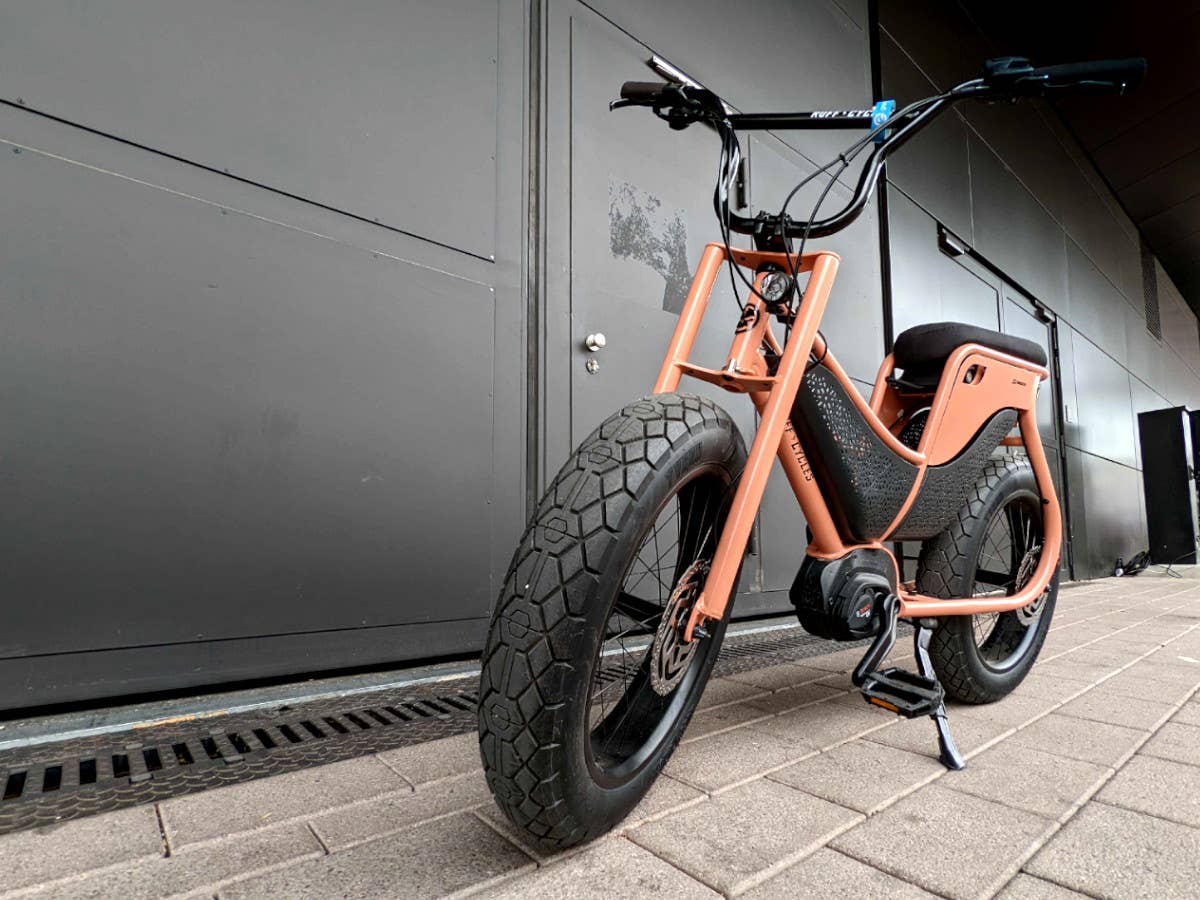 Das ist das Ruff Cycles Lil'Missy vor schwarzem Hintergrund.