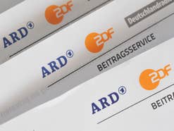 Rundfunkbeitrag geht drauf: ARD-Intendanten kassieren ab Schreiben vom Beitragsservice von ARD, ZDF und Deutschlandradio in der Nahaufnahme.