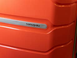 Samsonite-Logo auf einem Koffer