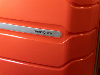 Samsonite-Logo auf einem Koffer