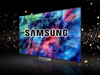 Samsung-Fernseher vor einem schwarzen Hintergrund