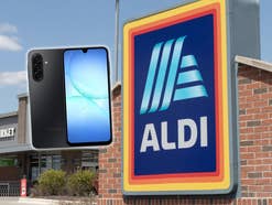 Samsung-Handy neben einem Aldi-Logo