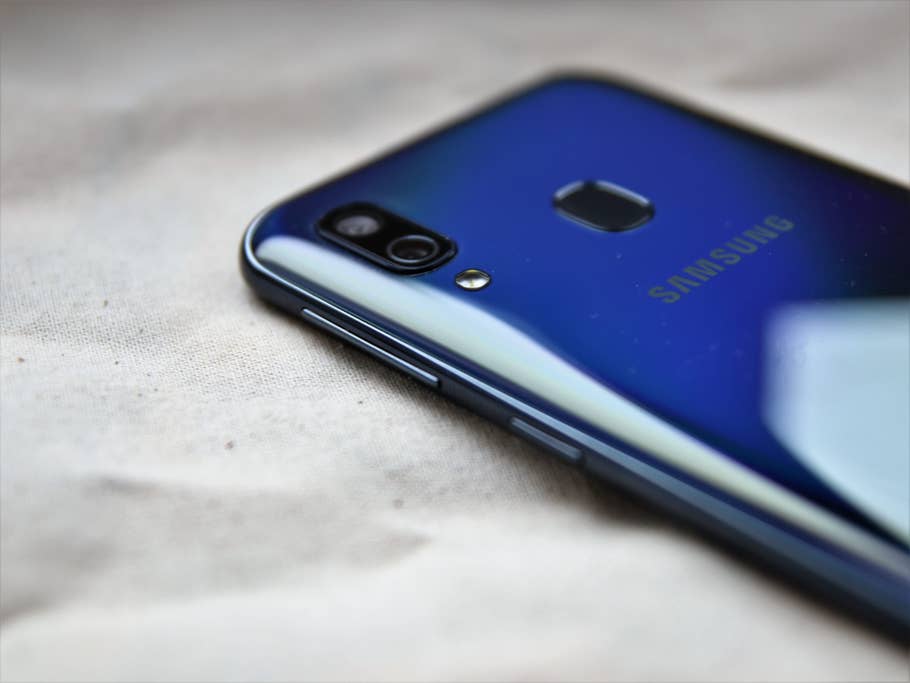 Samsung Galaxy A40: Rahmen