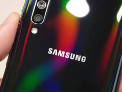 Samsung-Schriftzug auf einem Smartphone