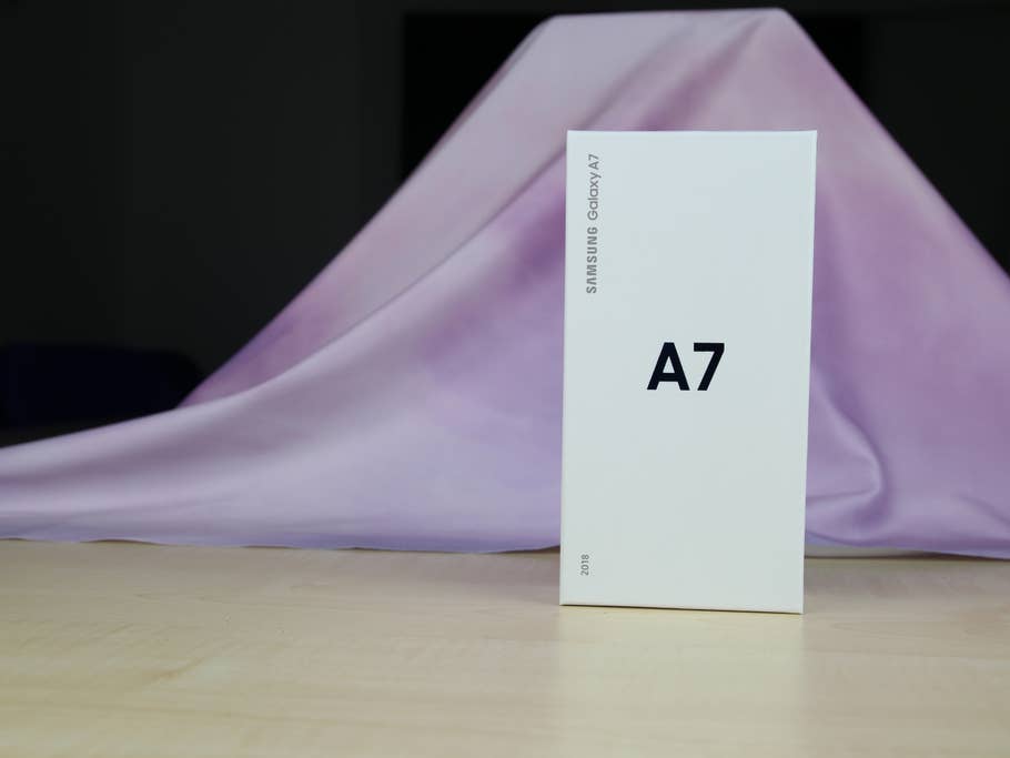 Die Verpackung des Samsung Galaxy A7 (2018)