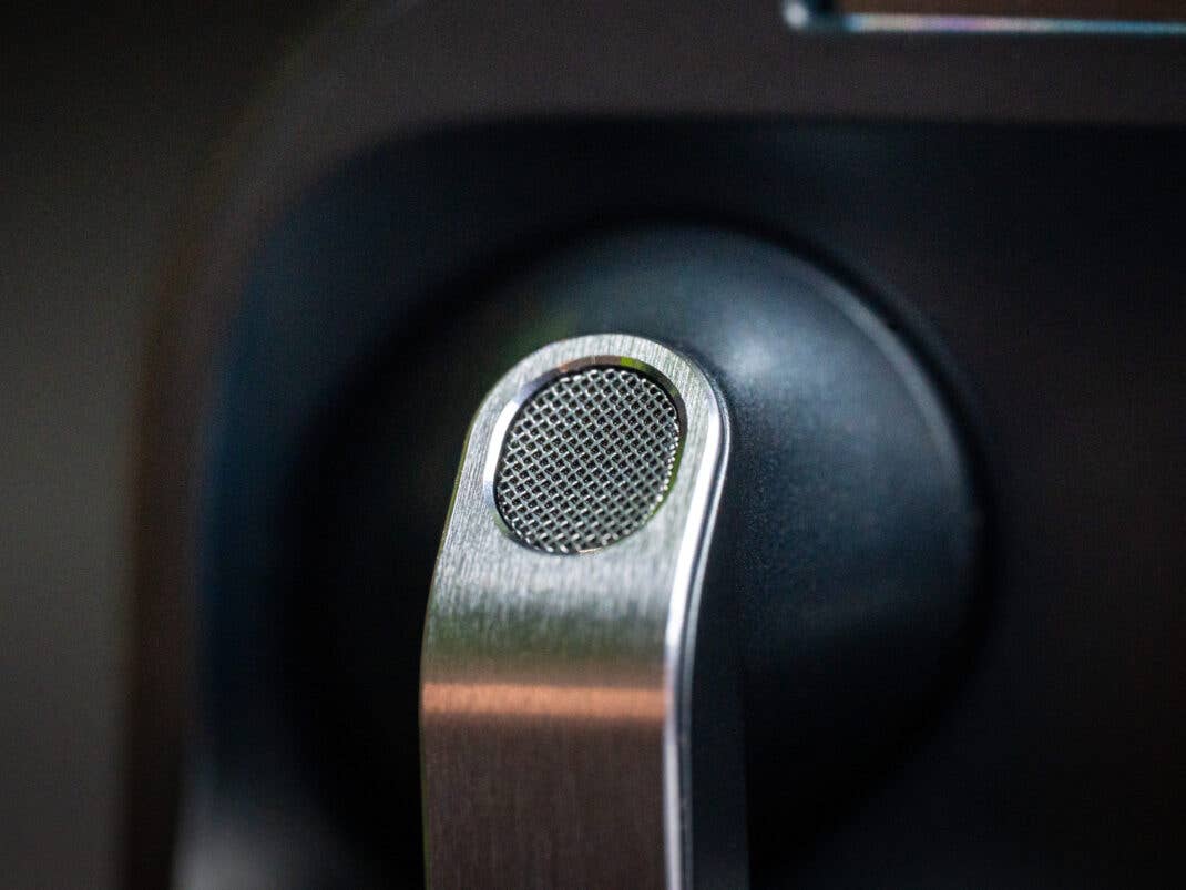 Das äußere Mikrofongitter der Samsung Galaxy Buds4.