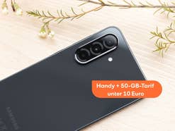 Ein Samsung Galaxy A36 liegt auf einem Tisch.