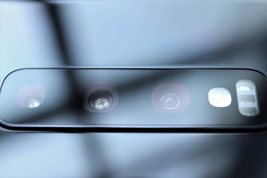 Die Triple-Kamera auf der Rückseite des Samsung Galaxy S10