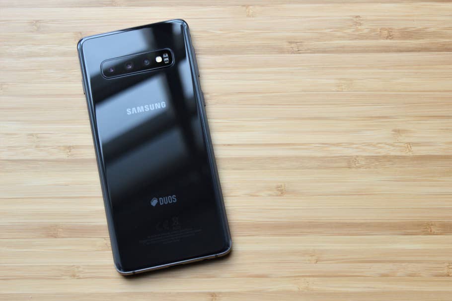 Die Rückseite des Samsung Galaxy S10