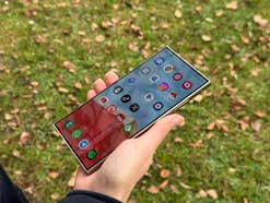Ein Samsung Galaxy S24 Ultra bekommt Android 16 und One UI 8