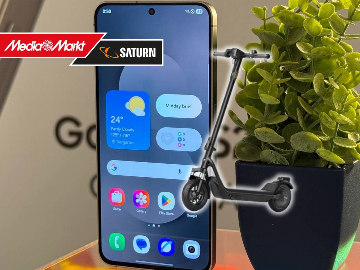 Samsung-Handy mit E-Scooter bei MediaMarkt Samsung Galaxy S25 FE auf einem Presseevent daneben ein E-Scooter und das MediaMarkt-Logo