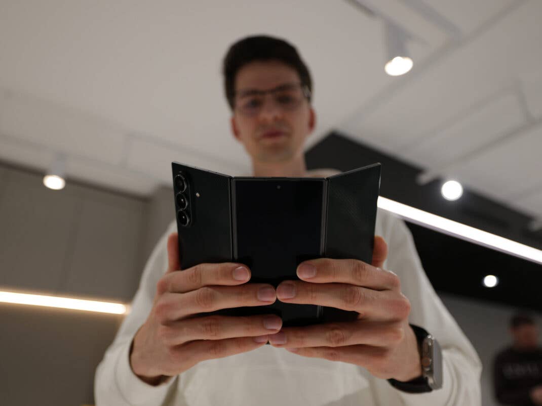 Samsung Galaxy TriFold