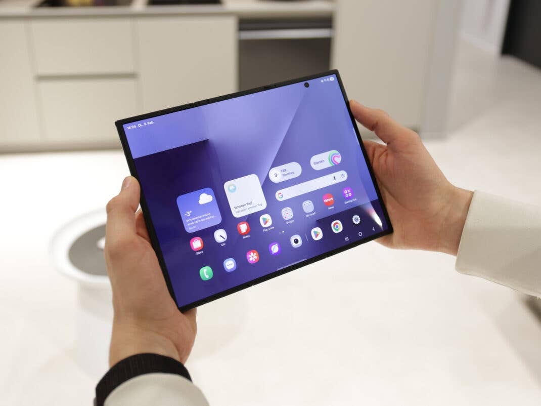 Samsung Galaxy TriFold