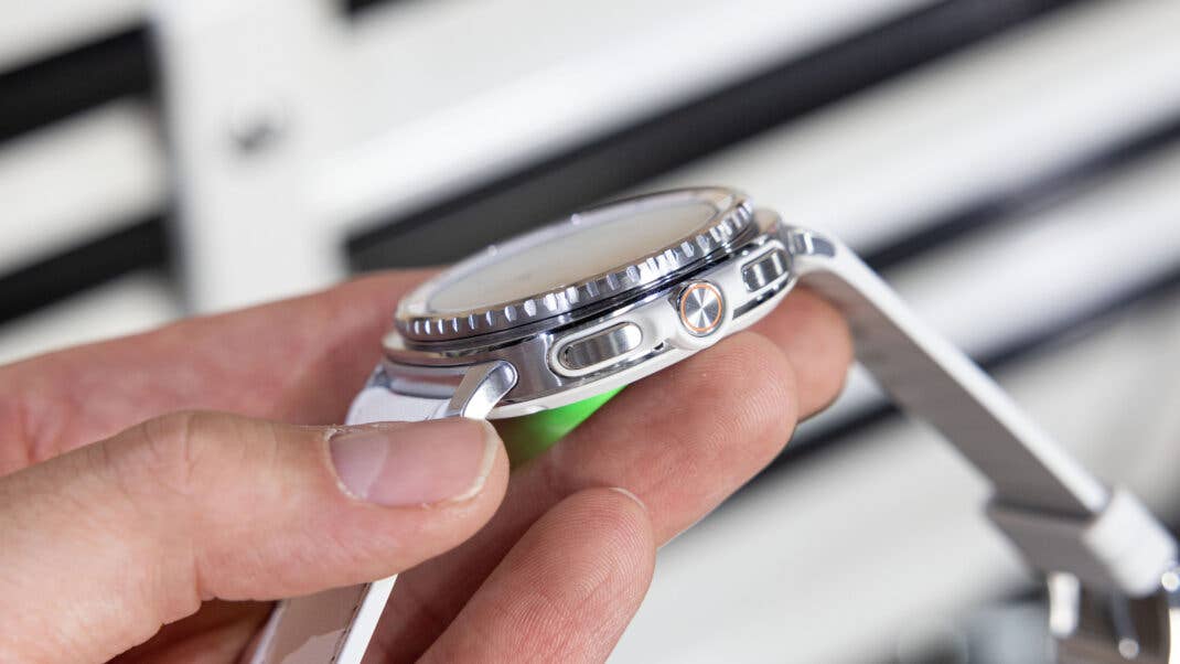 Die Galaxy Watch 8 von der Seite