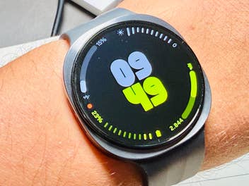 Samsung Galaxy Watch 9 am Handgelenk von Hayo Lücke