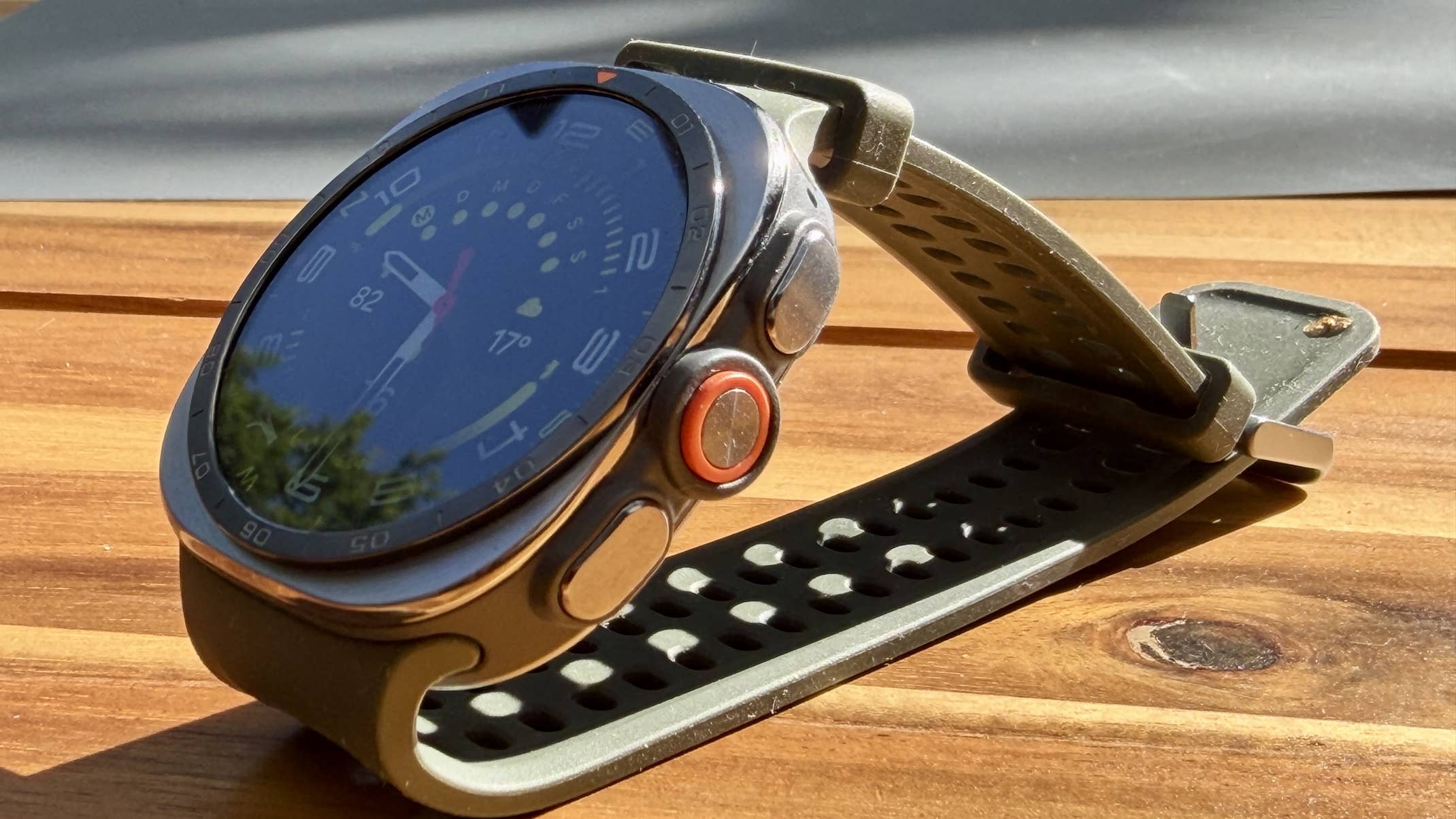 Samsung Galaxy Watch Ultra 2 - Blick auf die Buttons an der rechten Seite.
