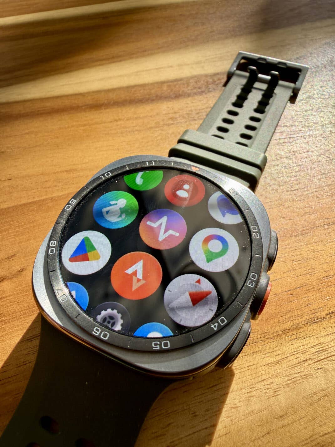 Samsung Galaxy Watch Ultra 2 - Menü in Rasteransicht. 