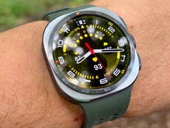 Samsung Galaxy Watch Ultra 2 am Handgelenk von Hayo Lücke