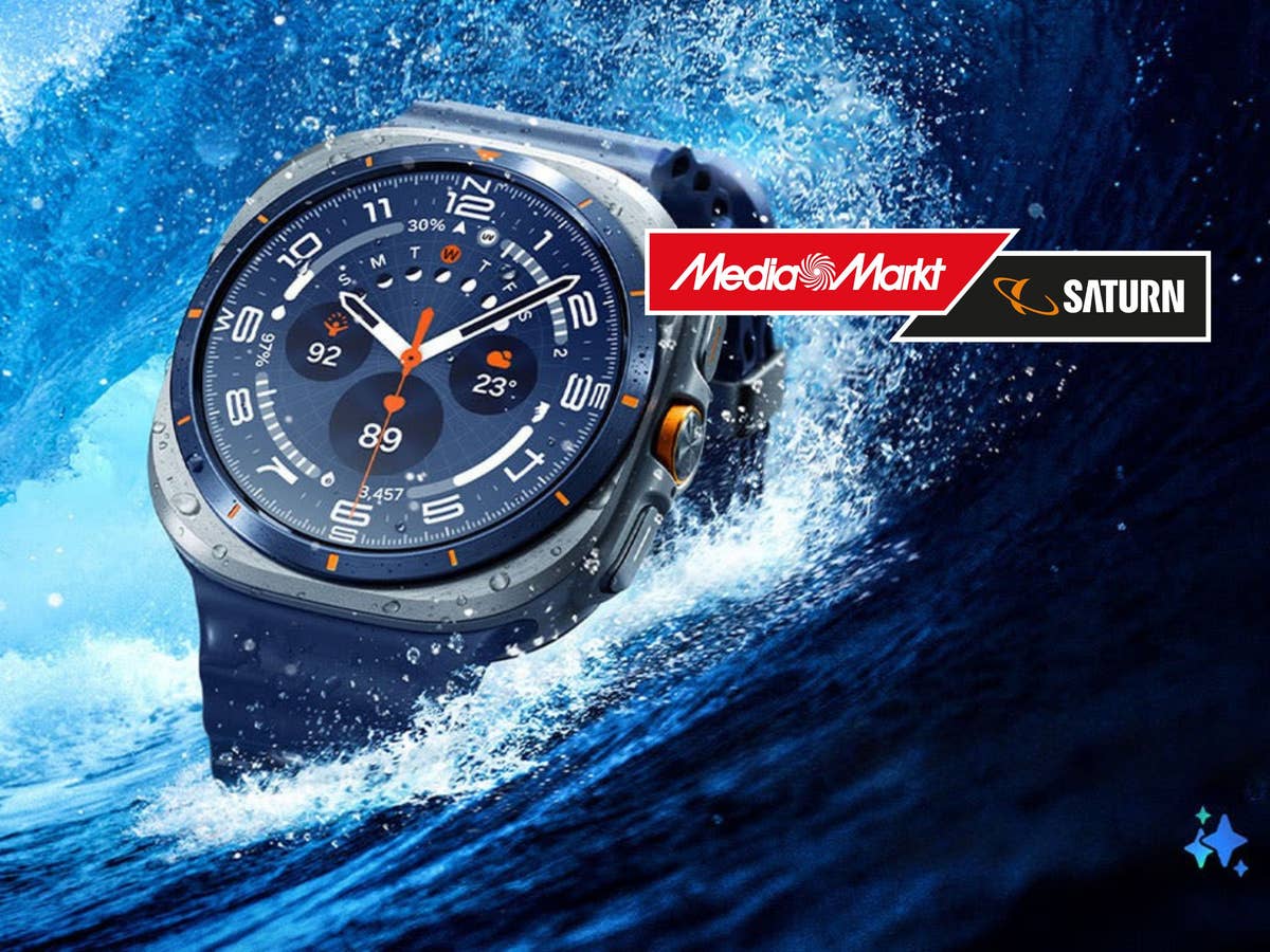 Samsung Galaxy Watch Ultra bei MediaMarkt Samsung Galaxy Watch Ultra in einer Darstellung mit einer Welle, daneben das MediaMarkt-Logo