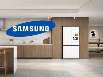 Ein Produktbild zeigt eine Küche mit Samsung-Kühlschrank
