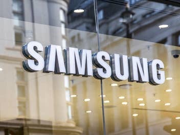 Samsung-Logo auf einer Glaswand