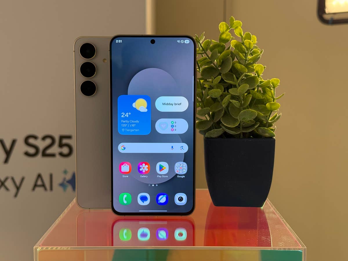 Ein Smartphone von Samsung mit Android 16 und One UI 8.0