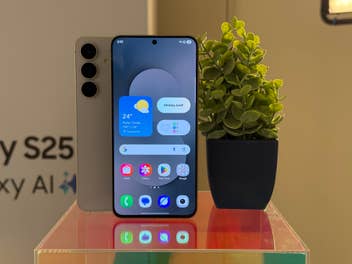 Ein Smartphone von Samsung mit Android 16 und One UI 8.0