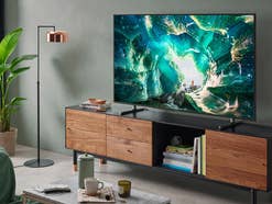 Samsung-Fernseher in einem Wohnzimmer