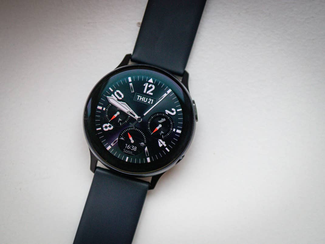 Samsung Galaxy Watch Active 2 analoges Ziffernblatt