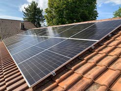 Solarmodule auf Hausdach