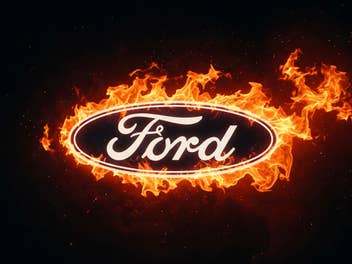 Brennendes Ford-Logo als Symbolbild für den ersten Streik in den Kölner Ford-Werken.