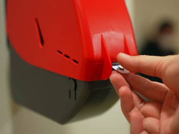 Ziehmaschine für Wartenummern bei Behörden