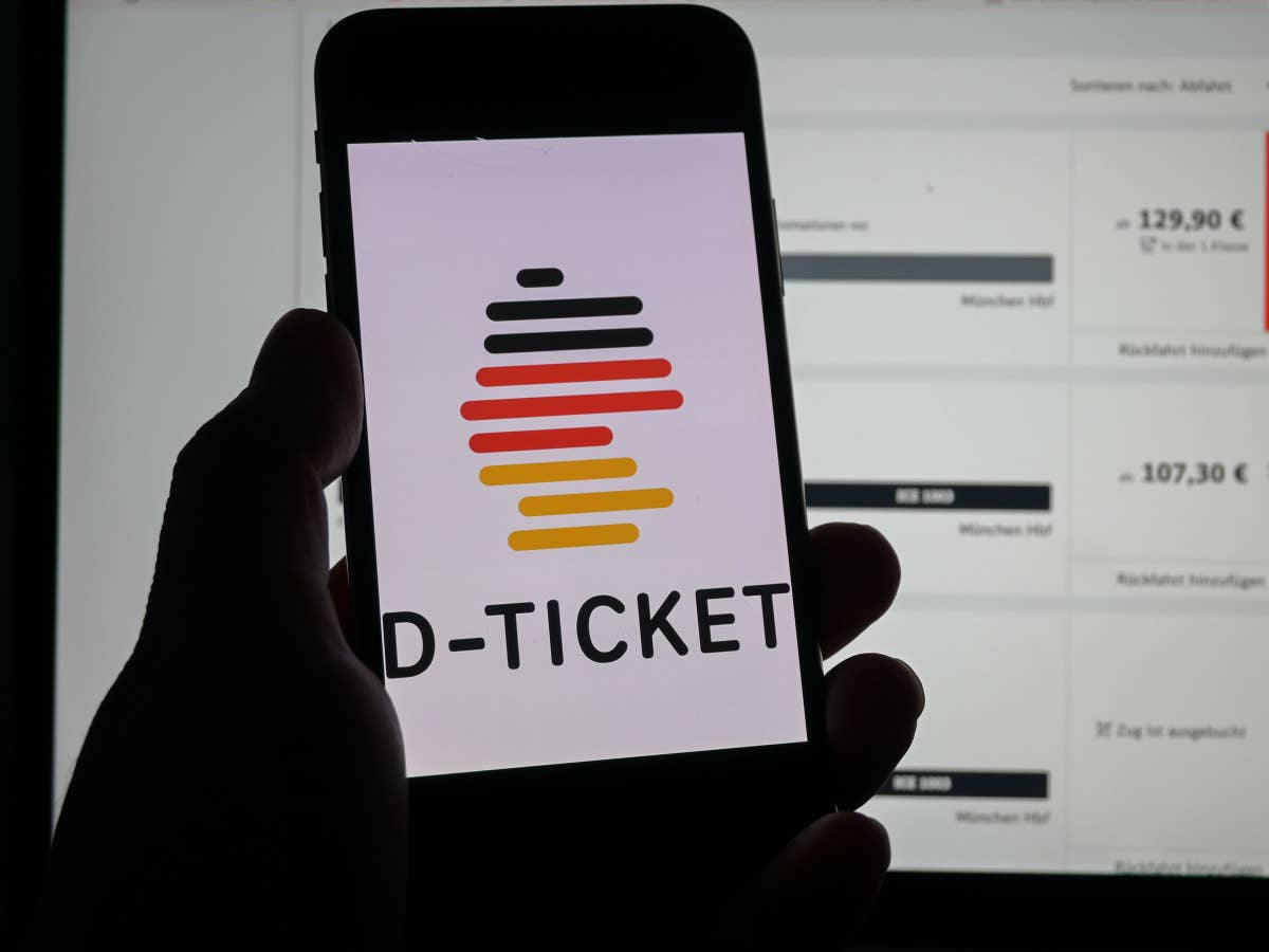 schluss-mit-festen-preisen-beim-deutschlandticket-ein-neuer-algorithmus-bestimmt-kuenftig -was-pendler-zahlen-muessen Deutschlandticket auf Smartphone-App