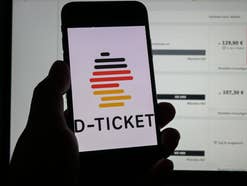 Deutschlandticket auf Smartphone-App