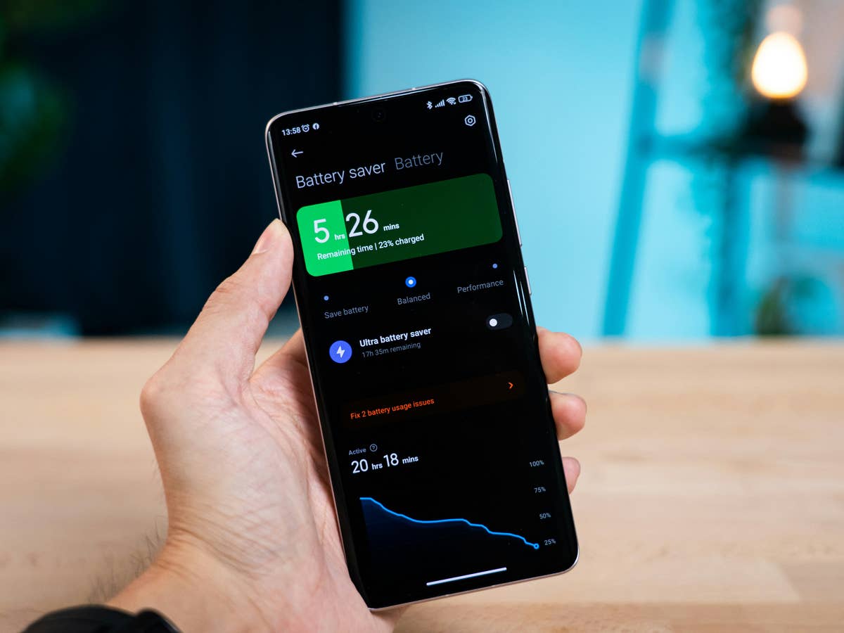 Ein Smartphone mit Akku-Anzeige Ein Smartphone mit Akku-Anzeige