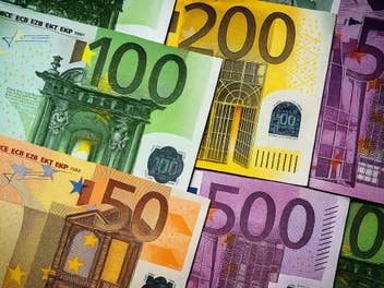 Schock für reiche Deutsche: SPD will abkassieren Euro-Geldnoten auf einen Blick