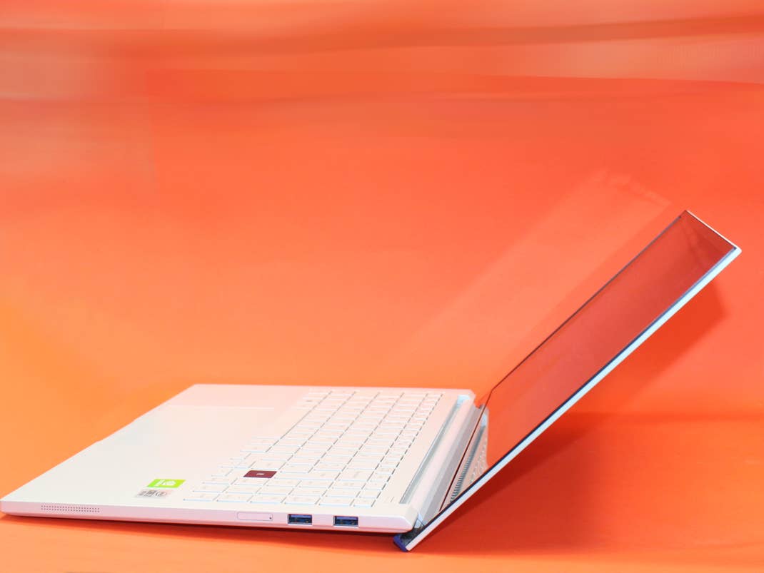 offene Seite des Samsung Galaxy Book ION