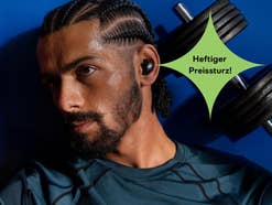 Person trägt die Sennheiser Momentum Sport Kopfhörer
