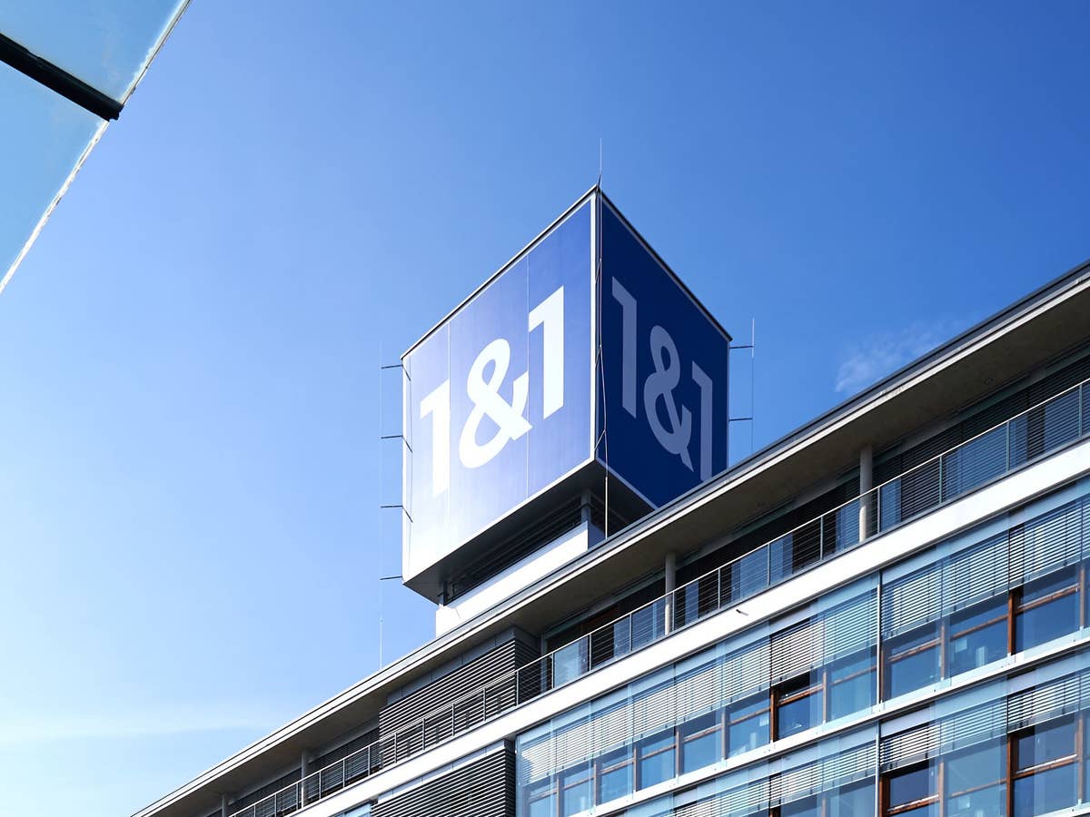 1&1 Logo auf Zentrale in Montabaur.