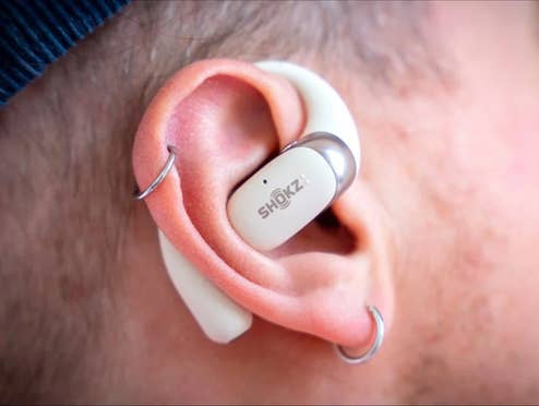 Shokz OpenFit 2 im Ohr