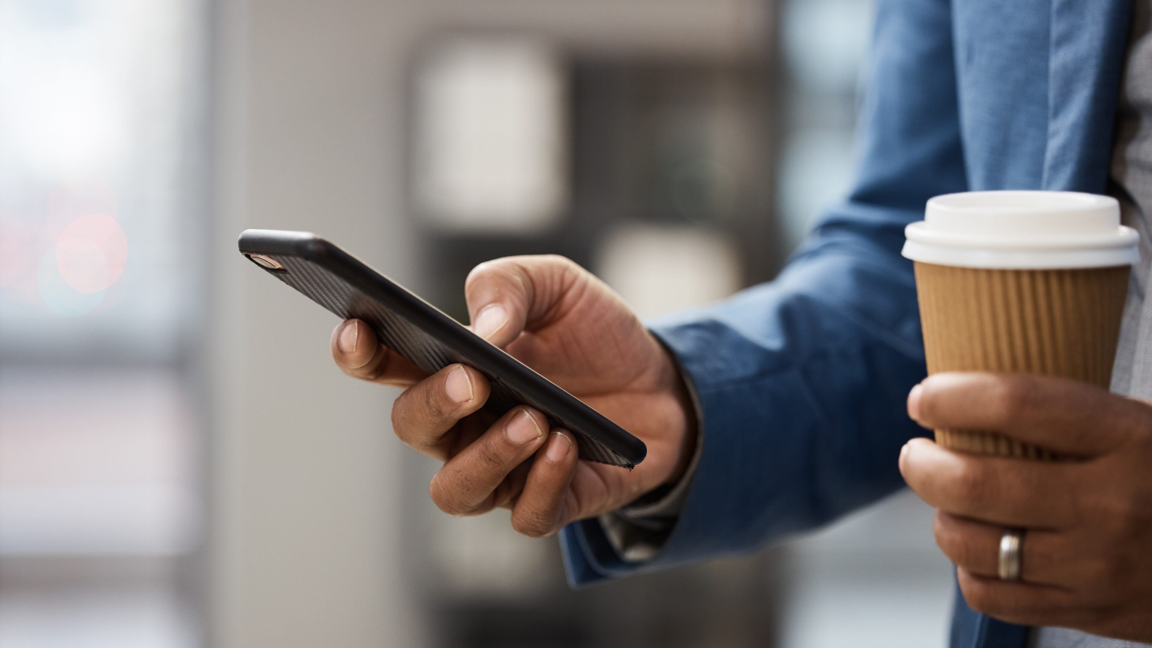 Per App vorbestellen und genießen – neue Café-Kette löst Hype aus