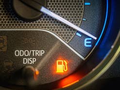 Tankanzeige steht auf E