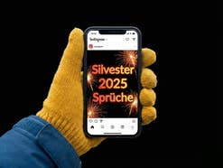 Smartphone in einer Hand